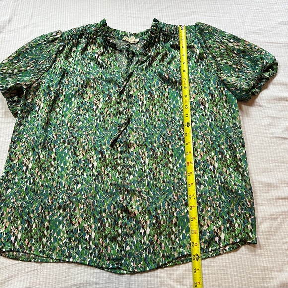 EE:Some Green Watercolor Blouse Short Bell Sleeve Ruffle Neck Women’s Small - Picture 14 of 15